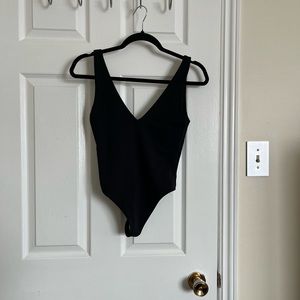Aritzia Babaton sculpt deep V thong body suit (S)